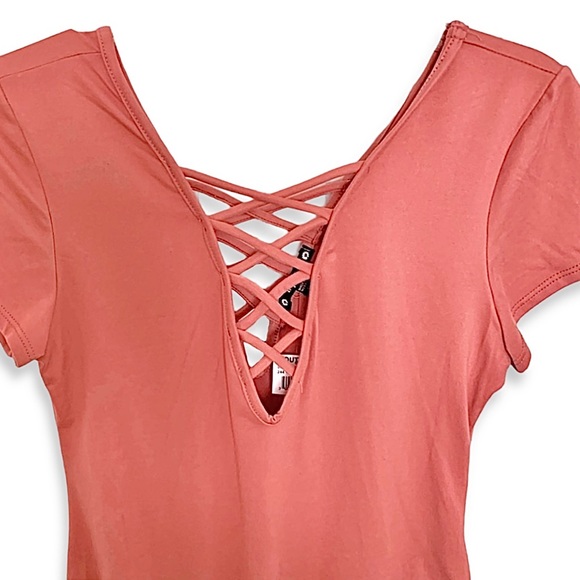NWT Boutique Pink Criss Cross Front Capped Sleeves One Piece Bodysuit Size Large - Picture 3 of 6
